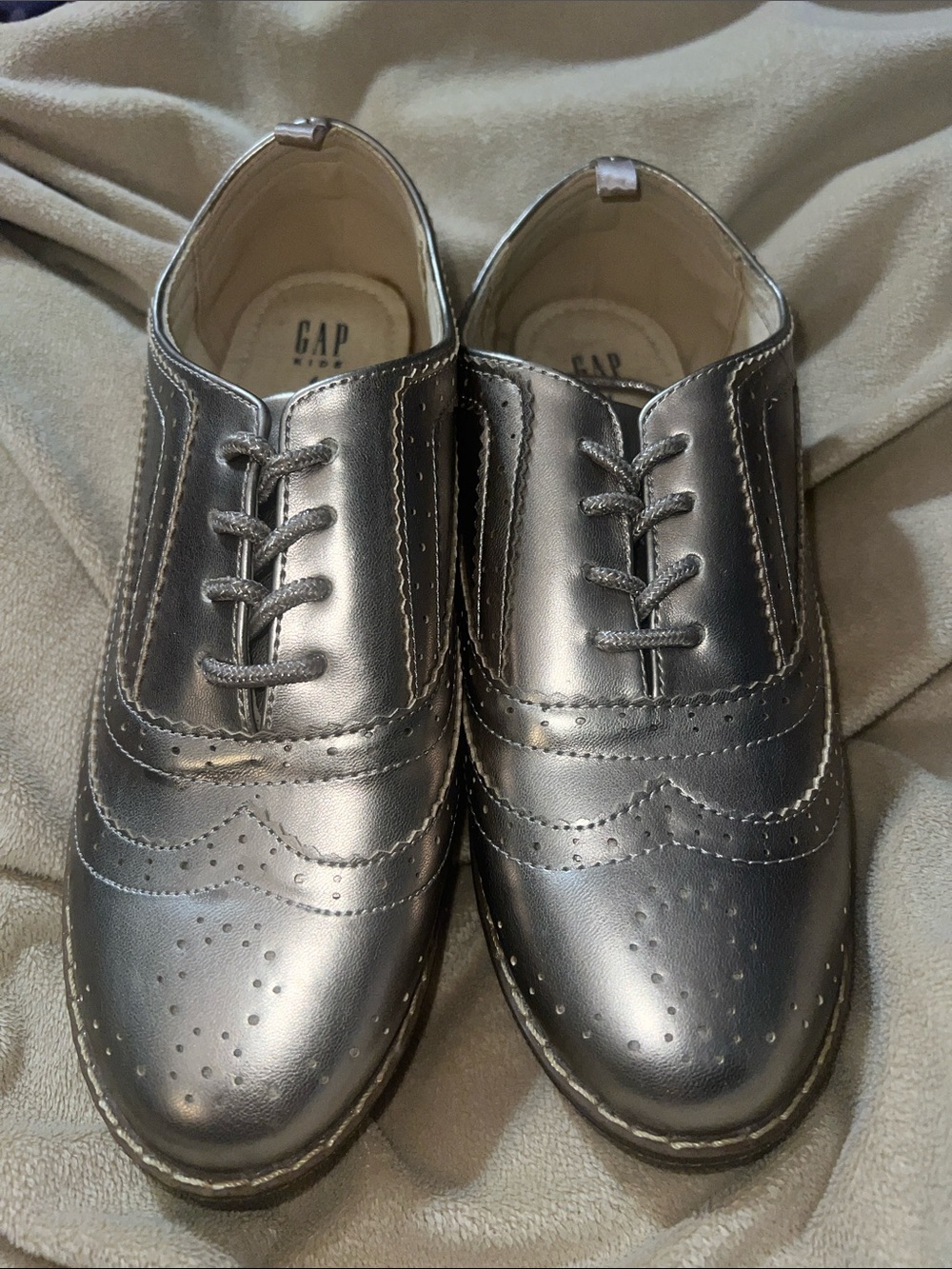 GAP KIDS Metallic gold/silver Casual Oxford Shoes: brand new , size 4